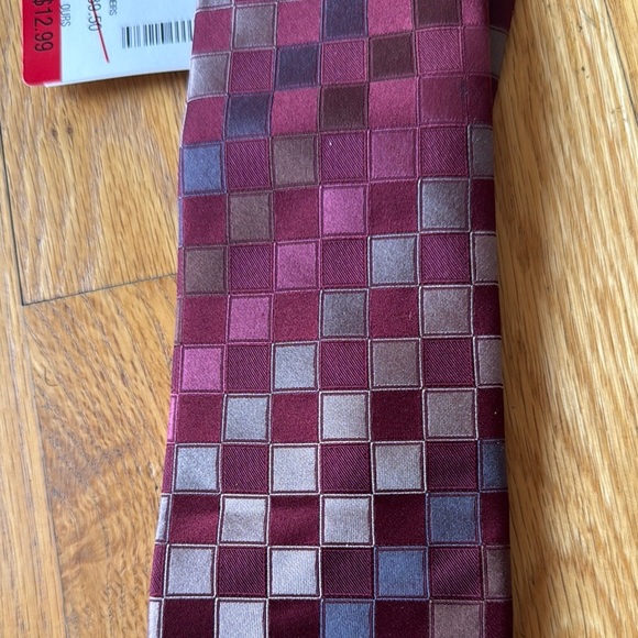 Tie new Kenneth Cole Reaction Burgundy Checkered Tie - Picture 4 of 7